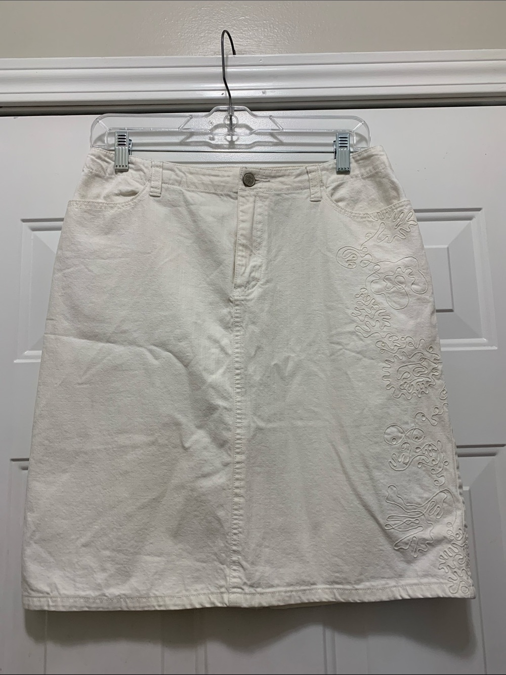 3/$15 100% Cotton Sonoma Ivory Skirt with Subtle Embroidery Size 8